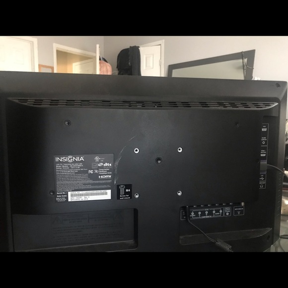 23 Inch Insignia Tv - Picture 2 of 3